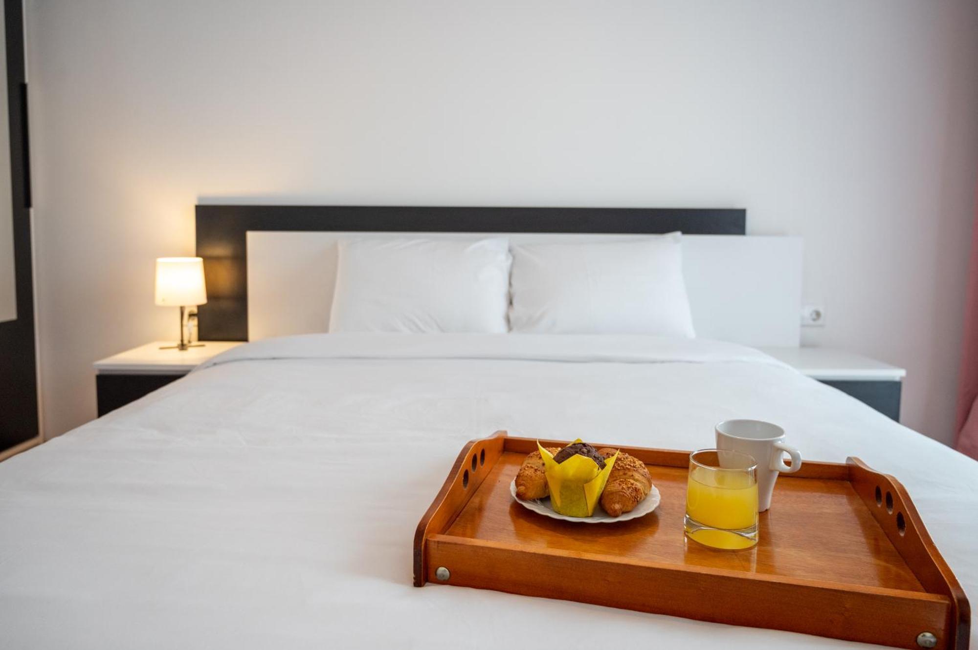 Sunny 1Bdr Apartment Near Center Σόφια Εξωτερικό φωτογραφία