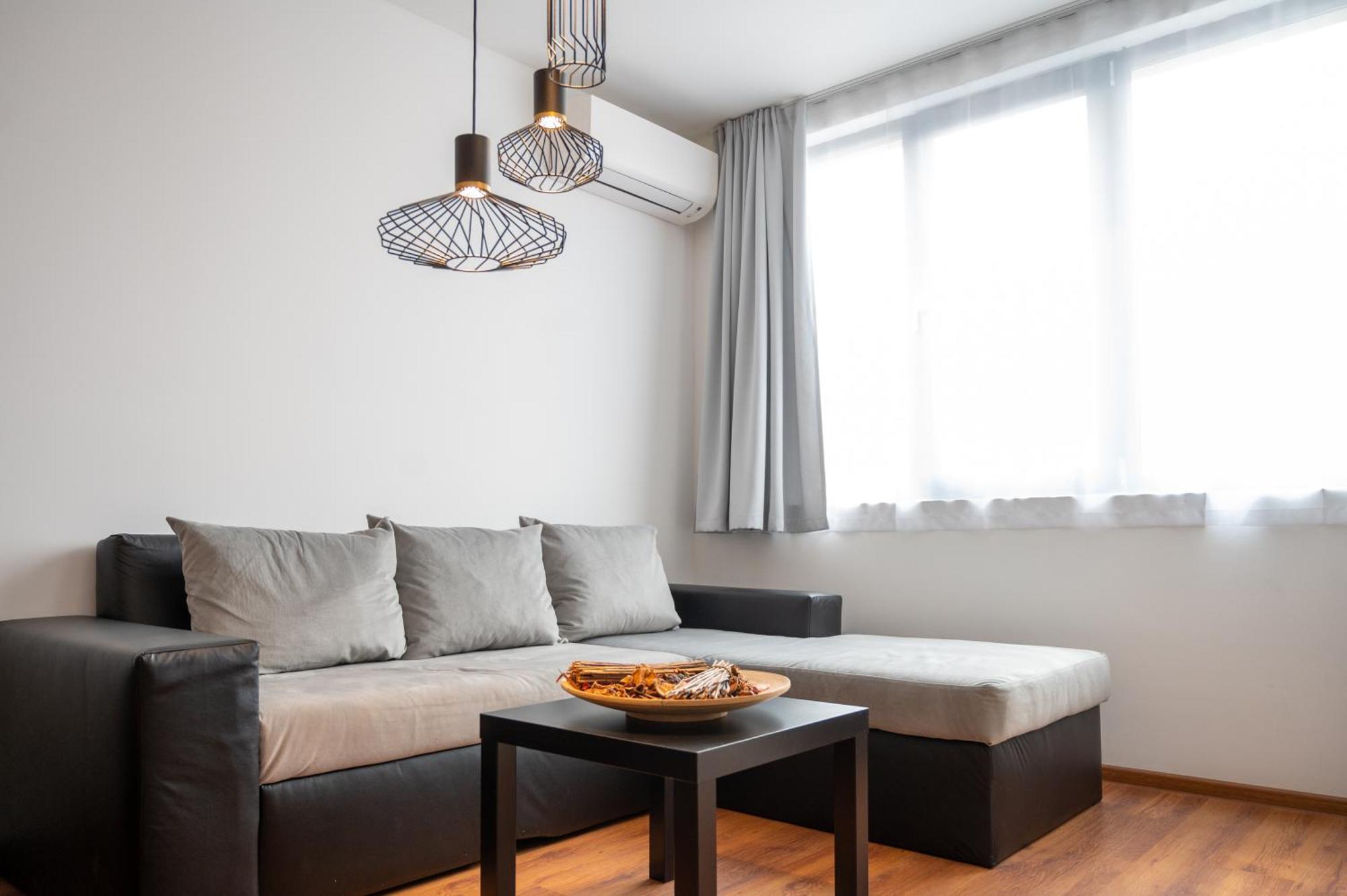 Sunny 1Bdr Apartment Near Center Σόφια Εξωτερικό φωτογραφία