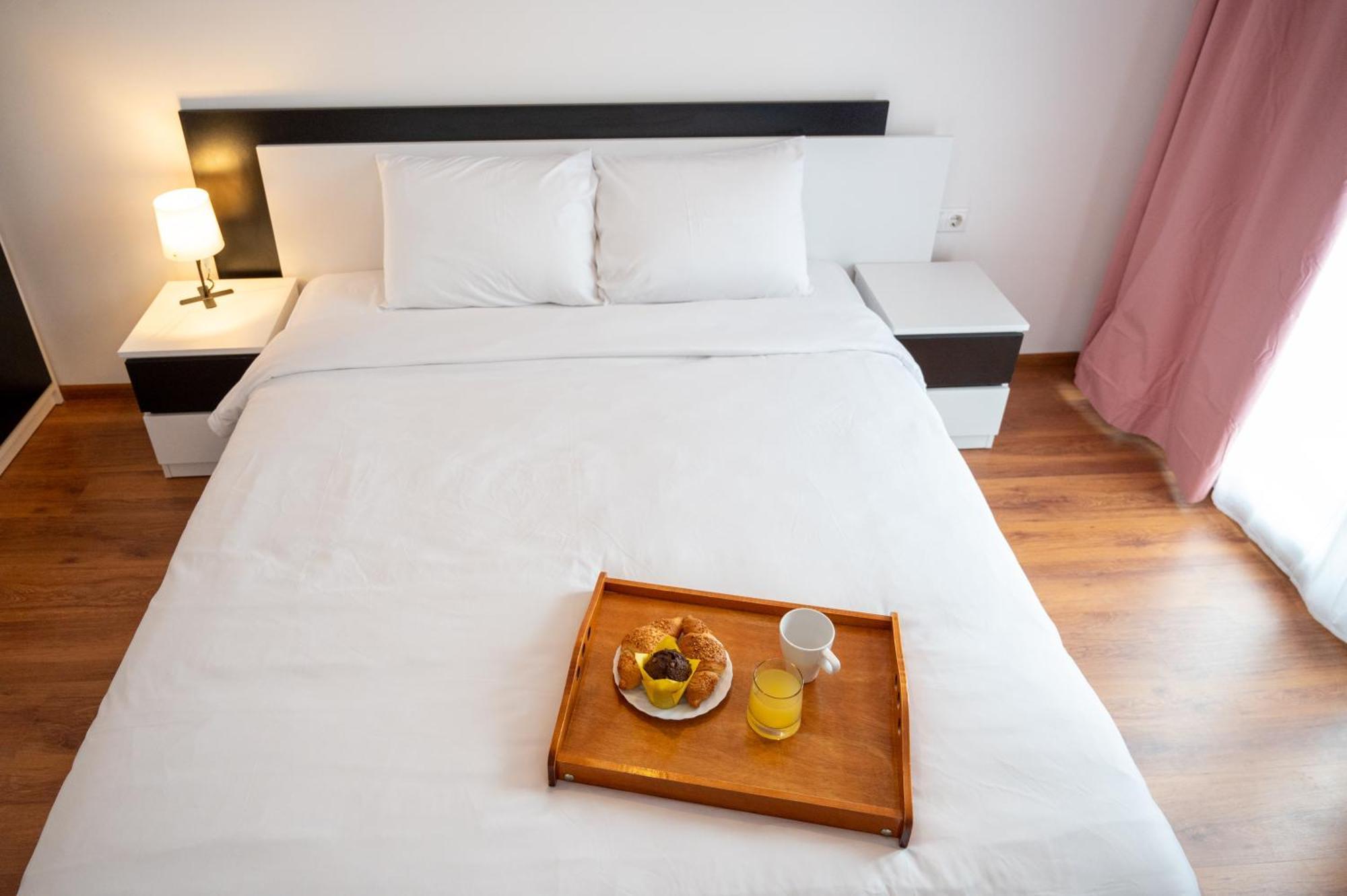 Sunny 1Bdr Apartment Near Center Σόφια Εξωτερικό φωτογραφία