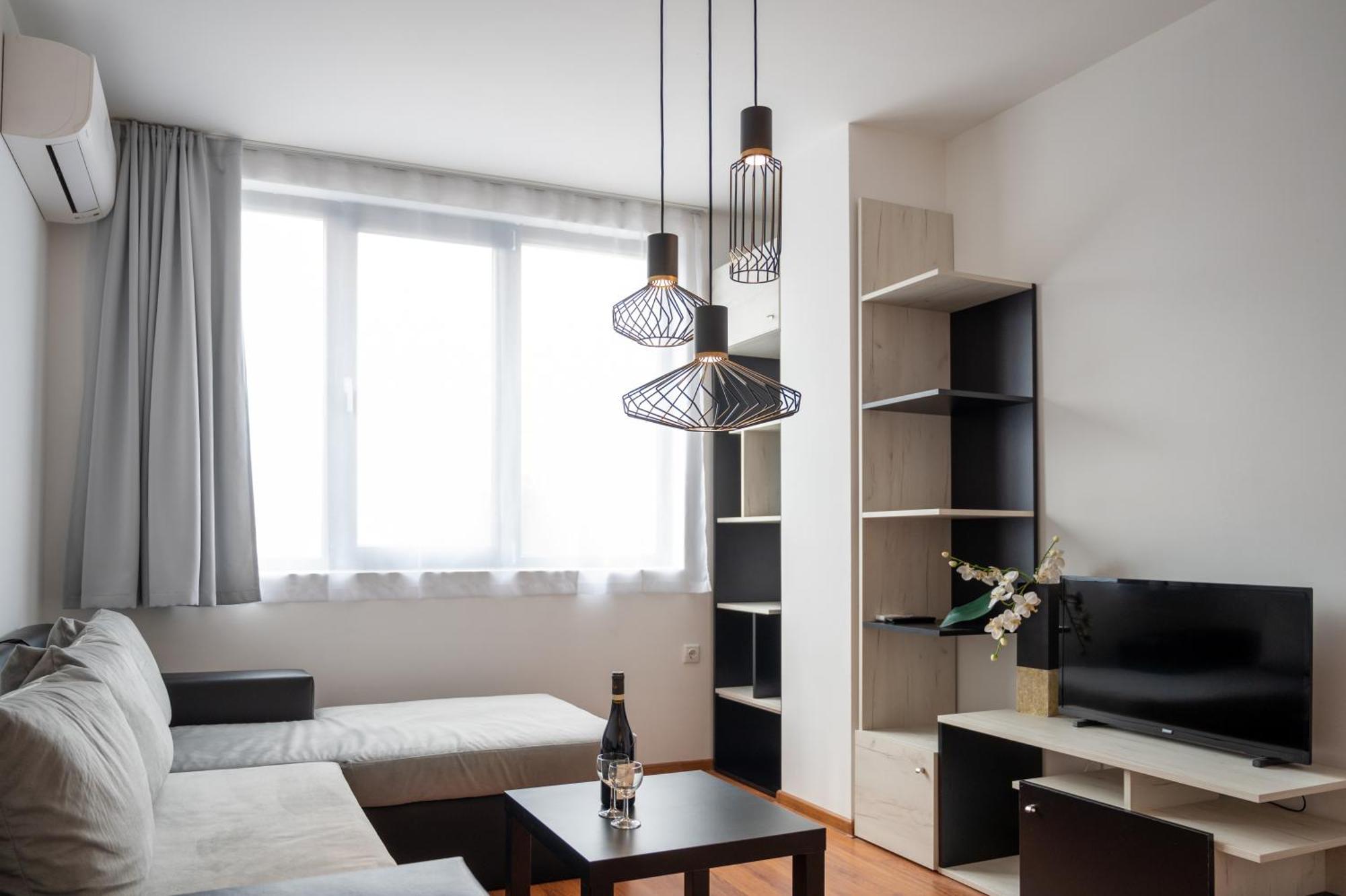 Sunny 1Bdr Apartment Near Center Σόφια Εξωτερικό φωτογραφία